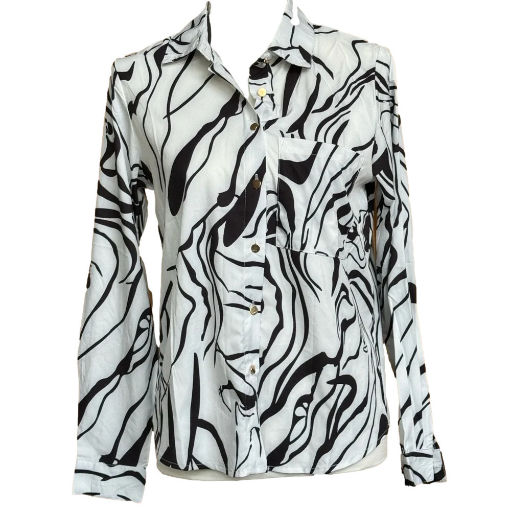 Striking button up blouse!  Size small